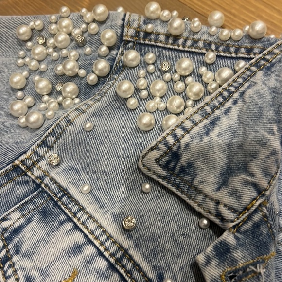 Kedera Women's Embroidered Rivet Pearl Short Denim Jacket Coat - Picture 2 of 3